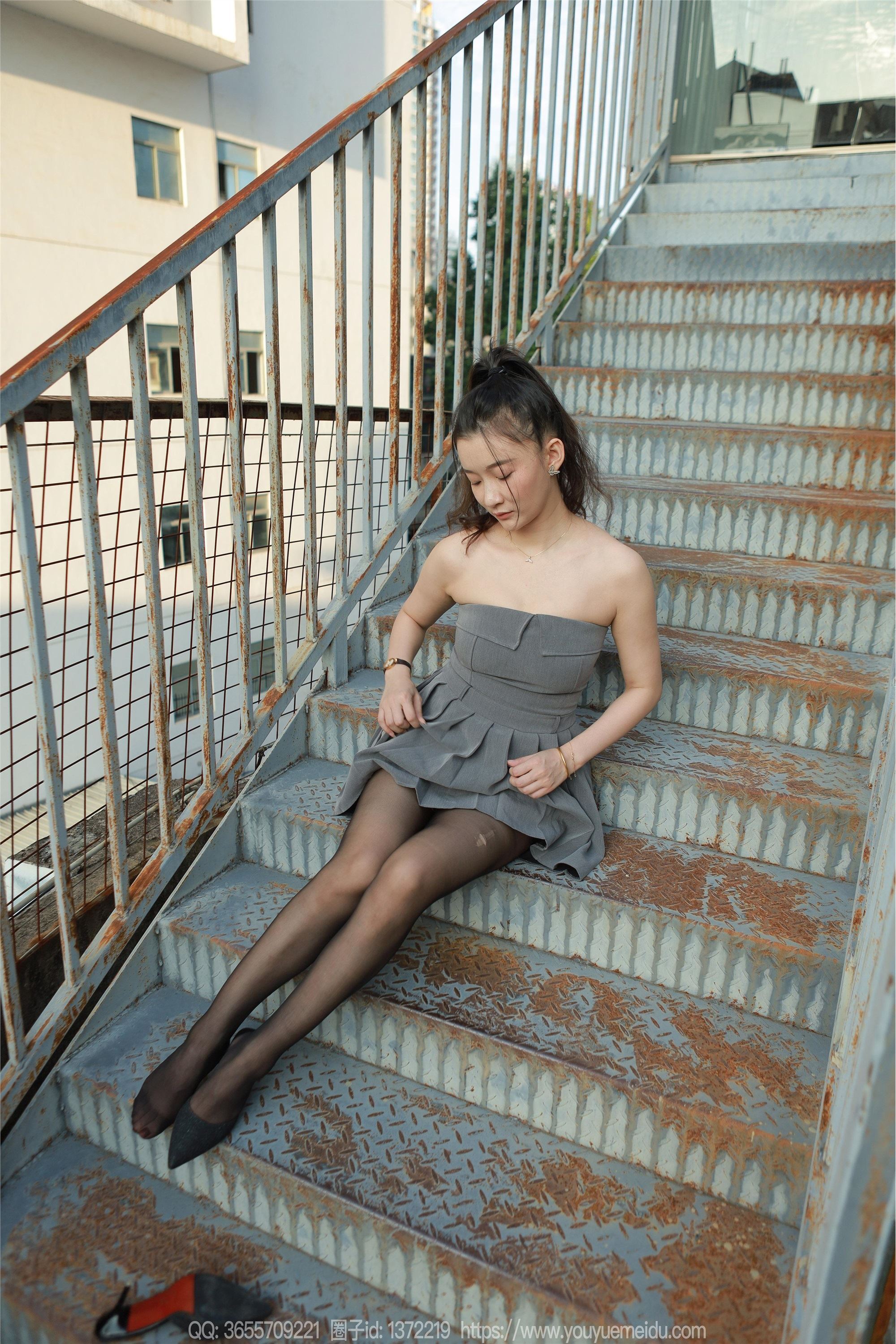 IESS异思趣向  2023.11.01 丝享家 1574 秋秋《灰色小礼裙》